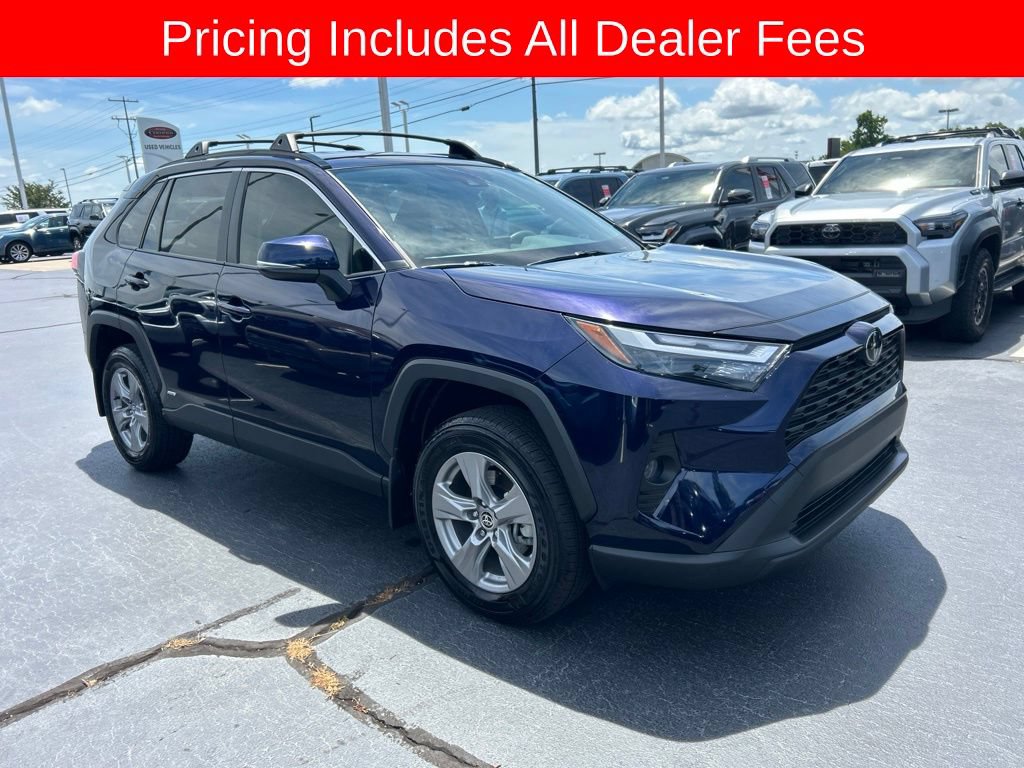 Used 2025 Toyota RAV4 XLE AWD/4WD image 21