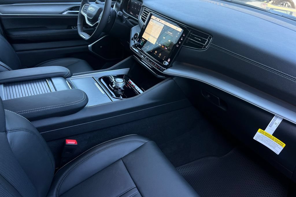 New 2026 Jeep Grand Wagoneer L 4WD w/ Premium Group I image 17