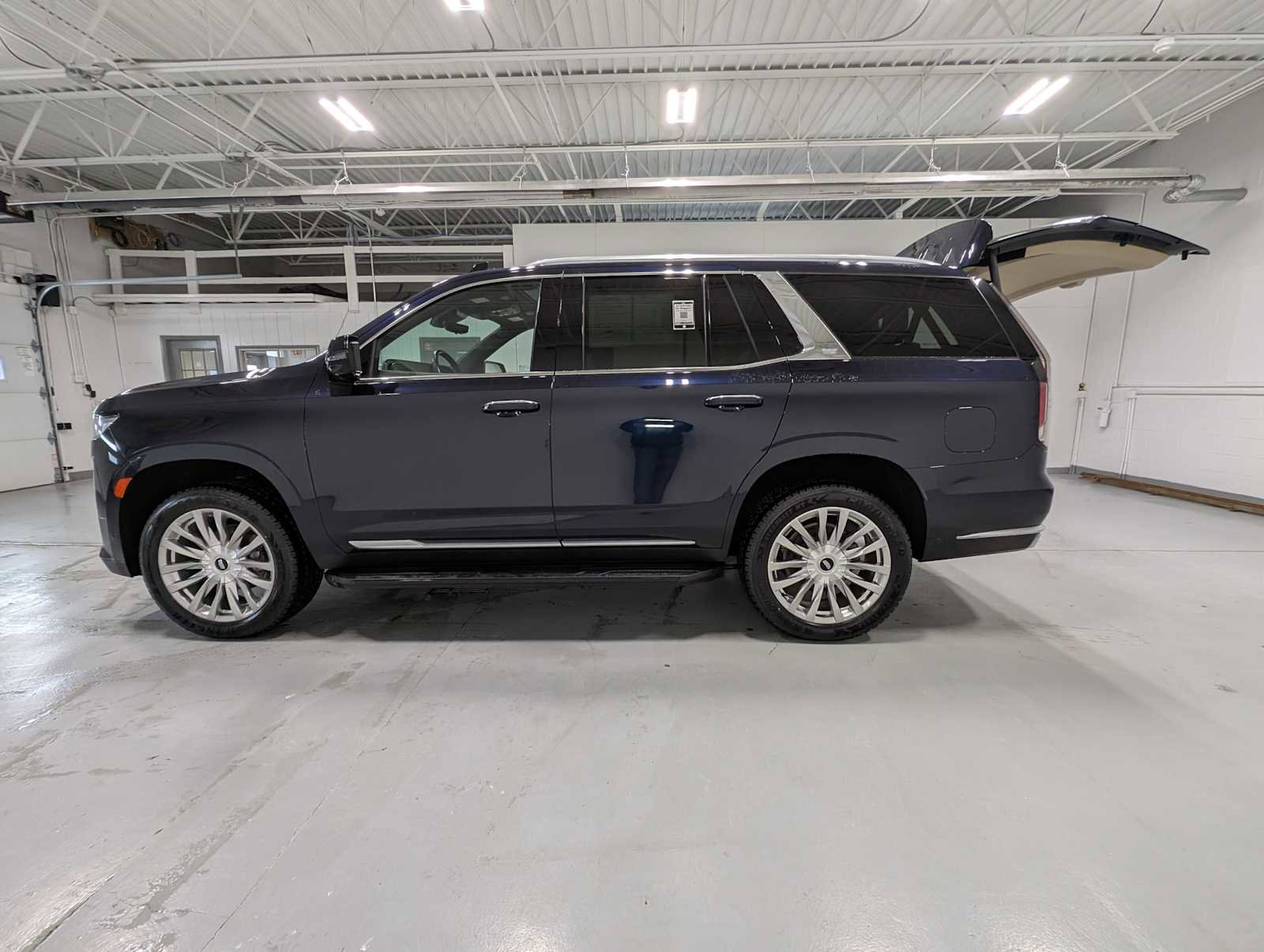 Certified 2021 Cadillac Escalade Premium Luxury image 12