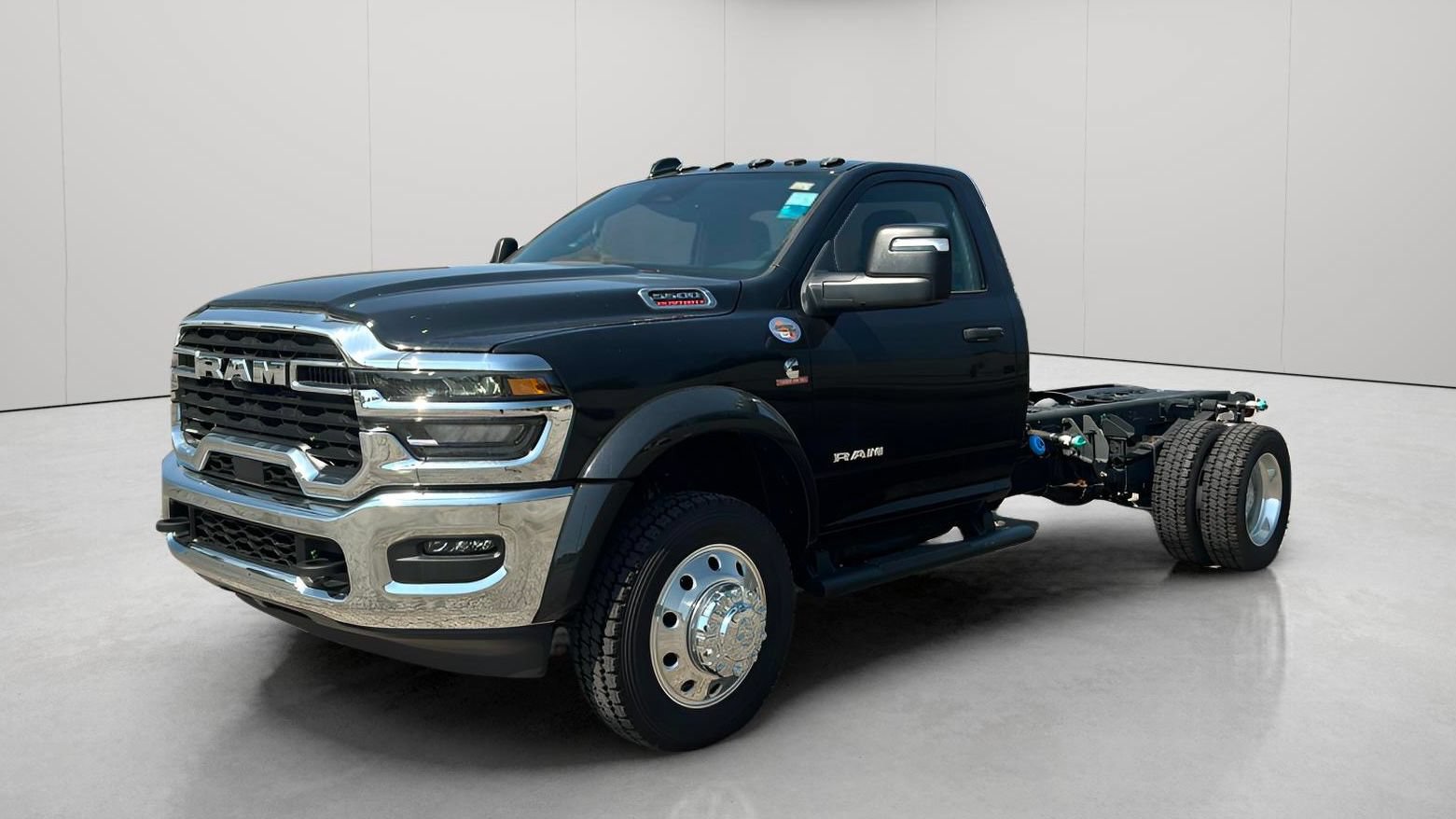 New 2026 RAM 5500 4x4 Regular Cab image 8
