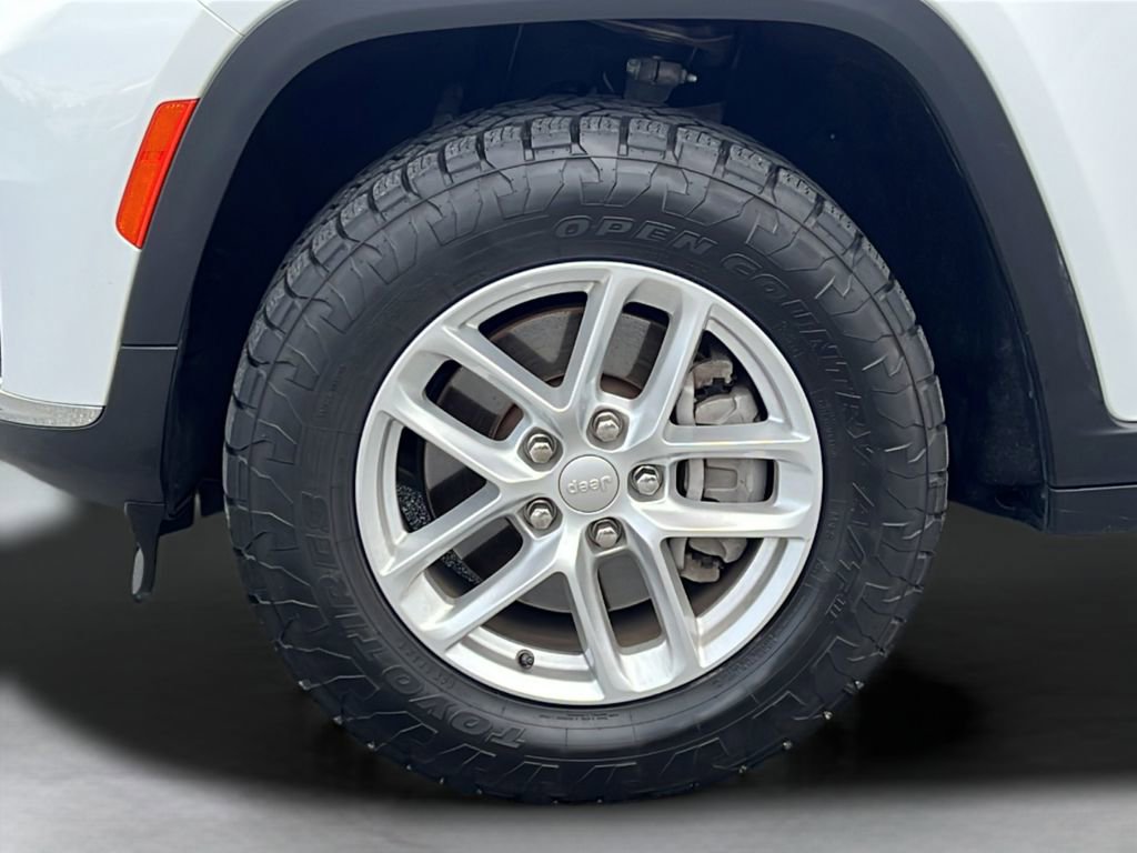 Used 2022 Jeep Grand Cherokee L Laredo w/ Luxury Tech Group I RWD image 25