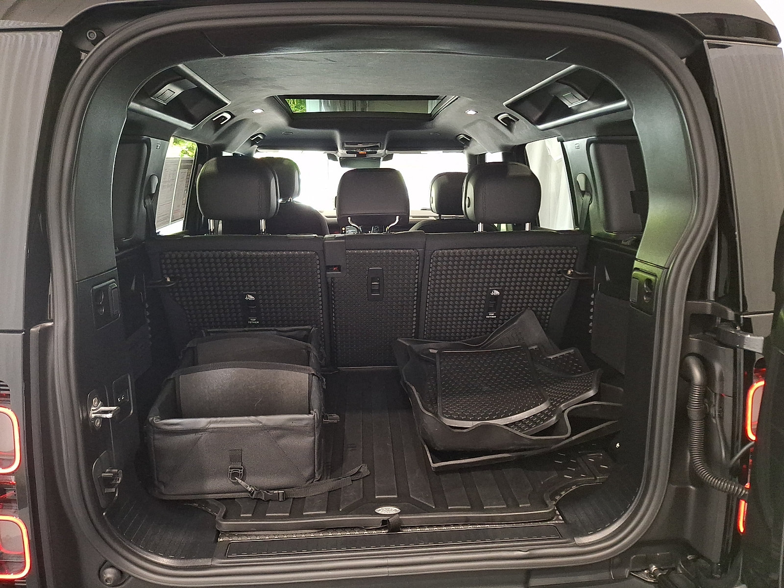 Certified 2025 Land Rover Defender 110 X AWD/4WD image 27