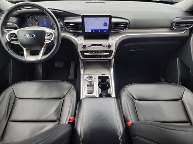 Used 2023 Ford Explorer XLT w/ Equipment Group 202A RWD image 12