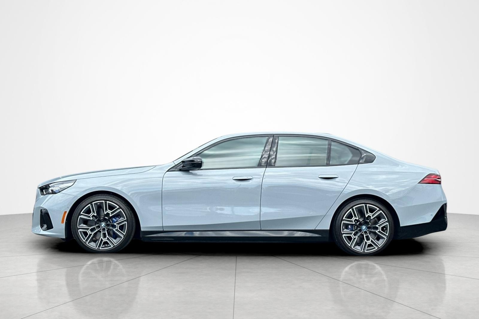 Used 2025 BMW i5 M60 w/ Premium Package AWD/4WD image 2