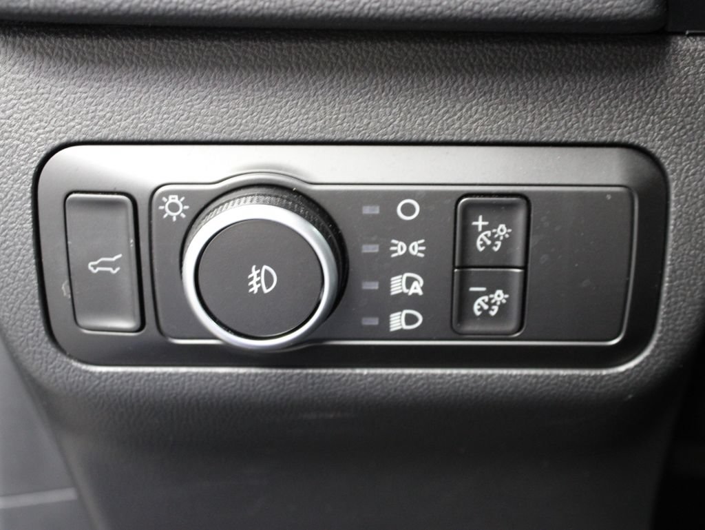 Used 2025 Ford Escape Platinum AWD/4WD image 47