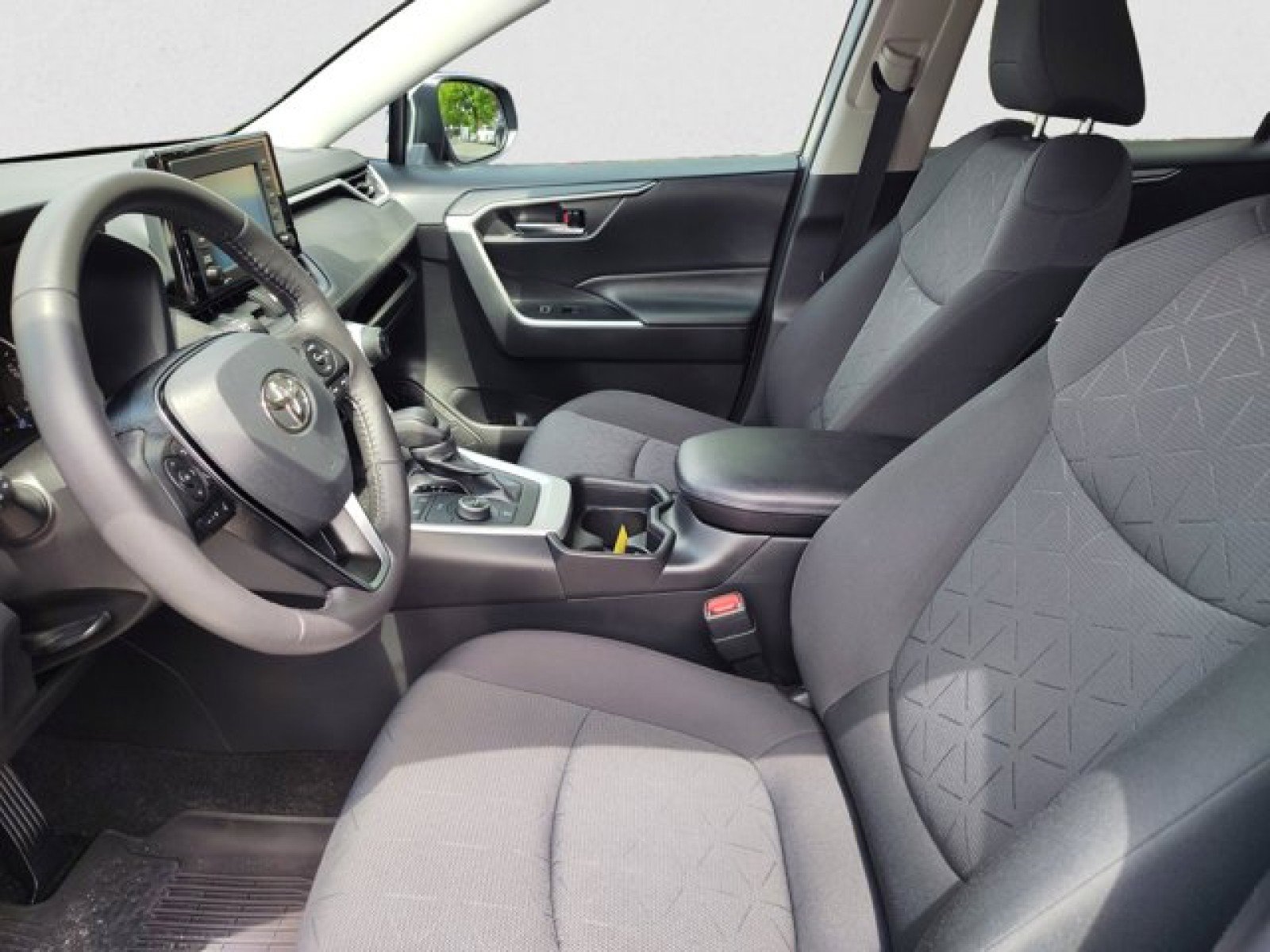 Used 2021 Toyota RAV4 XLE Premium image 11