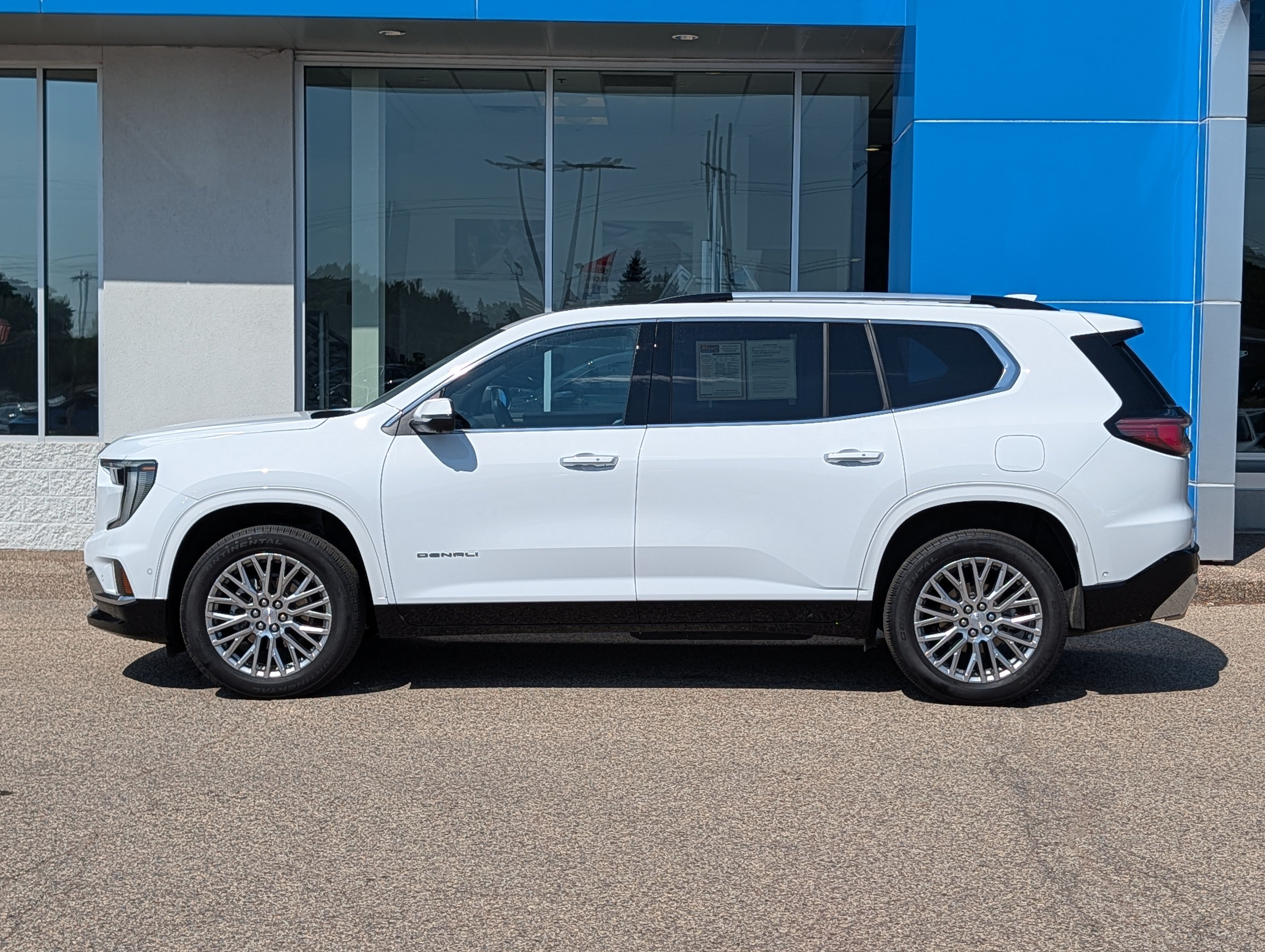 Certified 2026 GMC Acadia Denali w/ Super Cruise Package AWD/4WD image 5