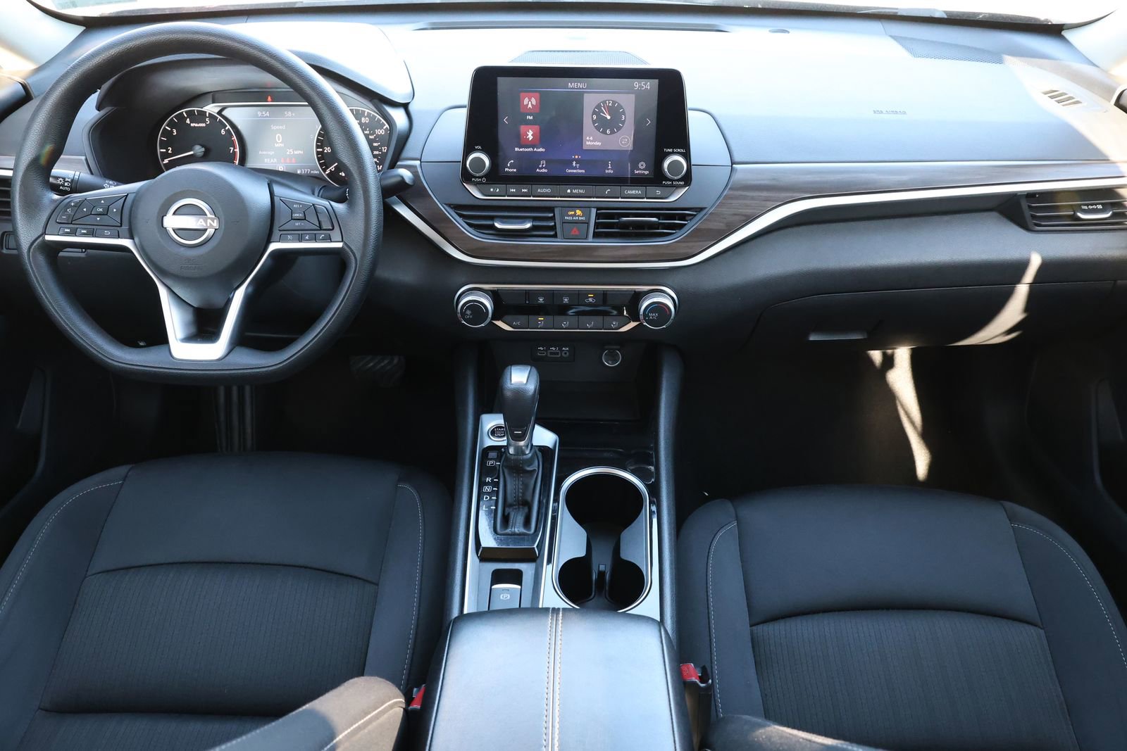 Used 2024 Nissan Altima 2.5 SV AWD/4WD image 2