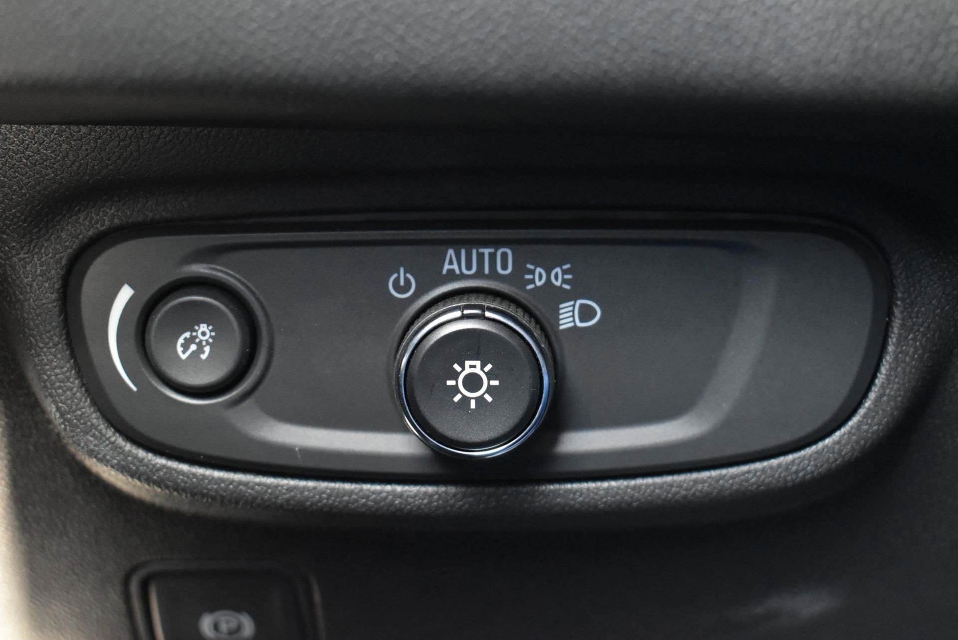 Used 2023 GMC Terrain SLE w/ Driver Convenience Package FWD image 19