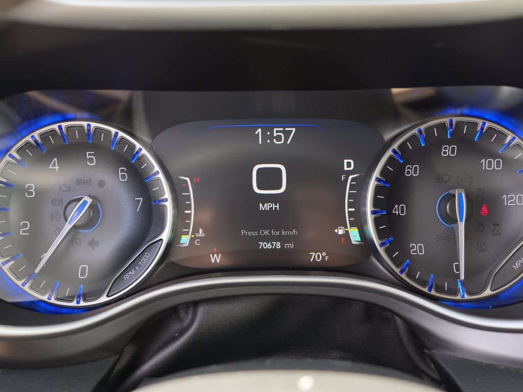 Used 2023 Chrysler Pacifica Touring-L FWD image 34