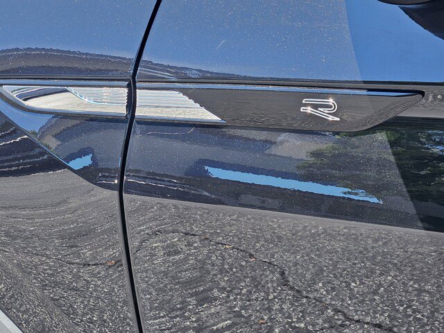 Certified 2023 Volkswagen Tiguan SE R-Line FWD image 32