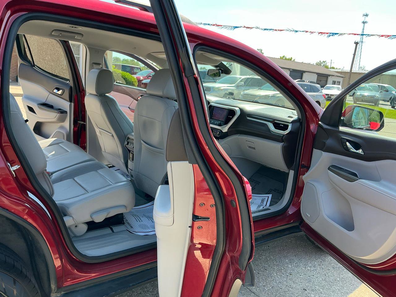 Used 2023 GMC Acadia SLT FWD image 21
