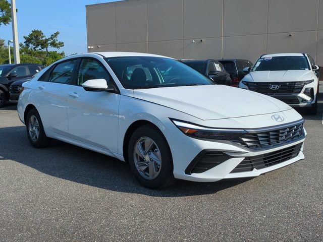 New 2026 Hyundai Elantra SE FWD image 3
