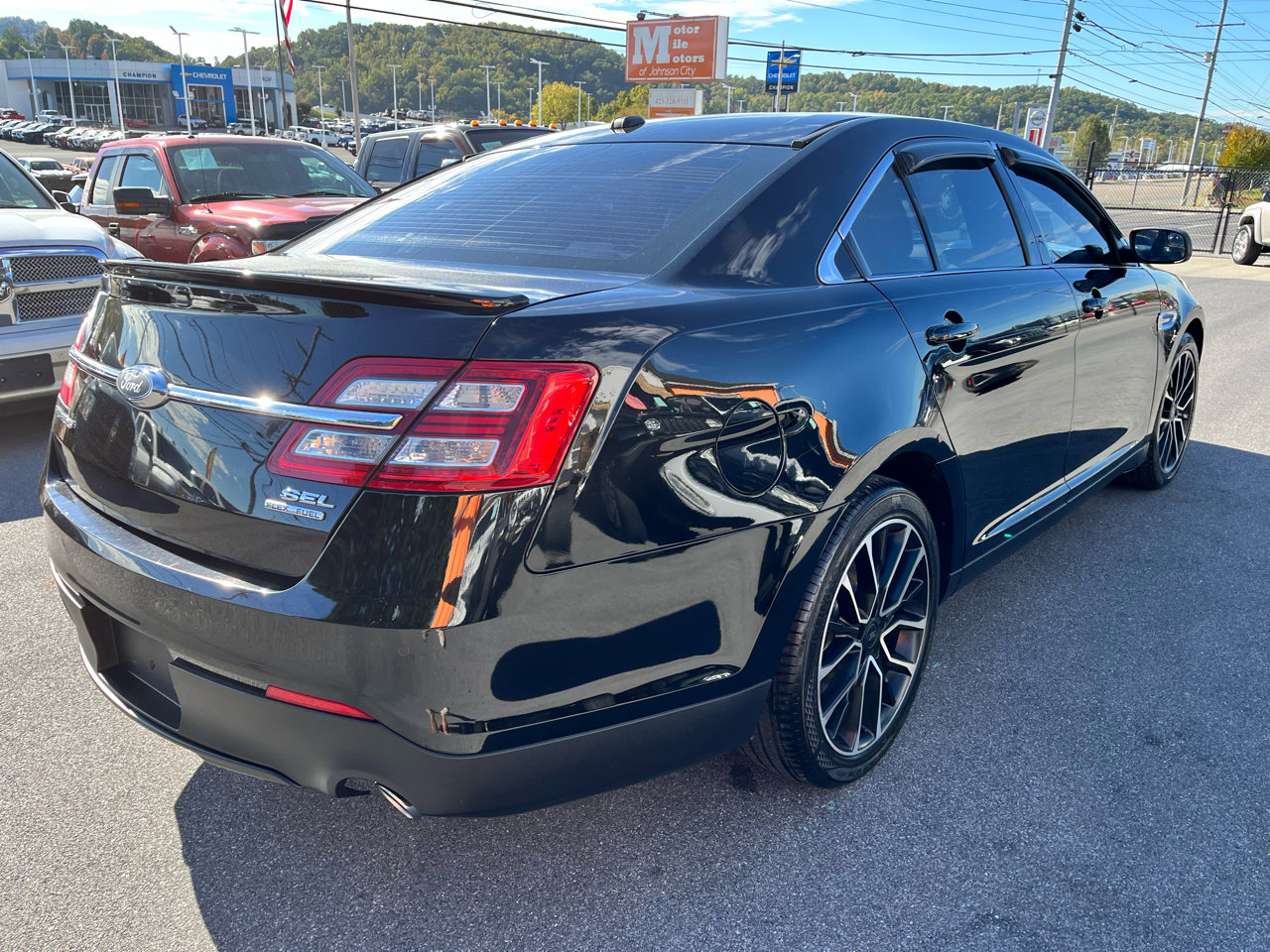 Used 2018 Ford Taurus SEL w/ Equipment Group 201A image 5