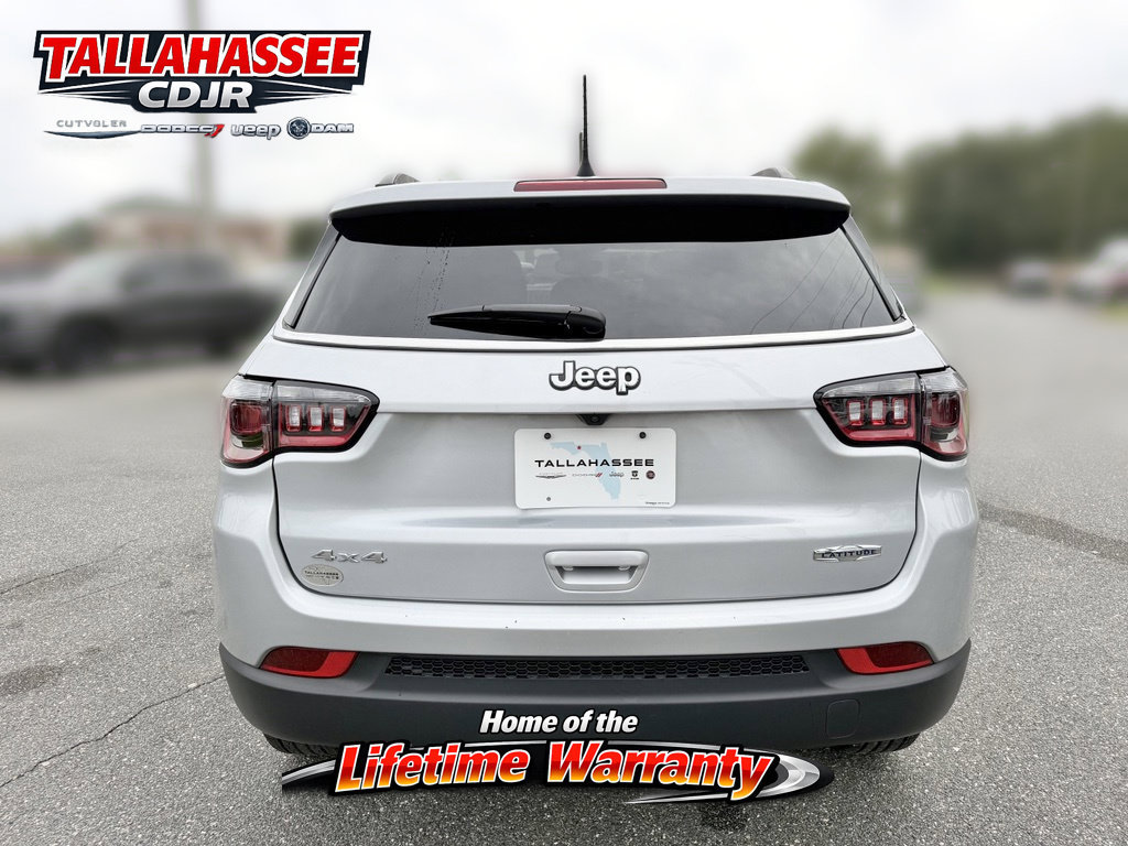 Used 2025 Jeep Compass Latitude AWD/4WD image 4