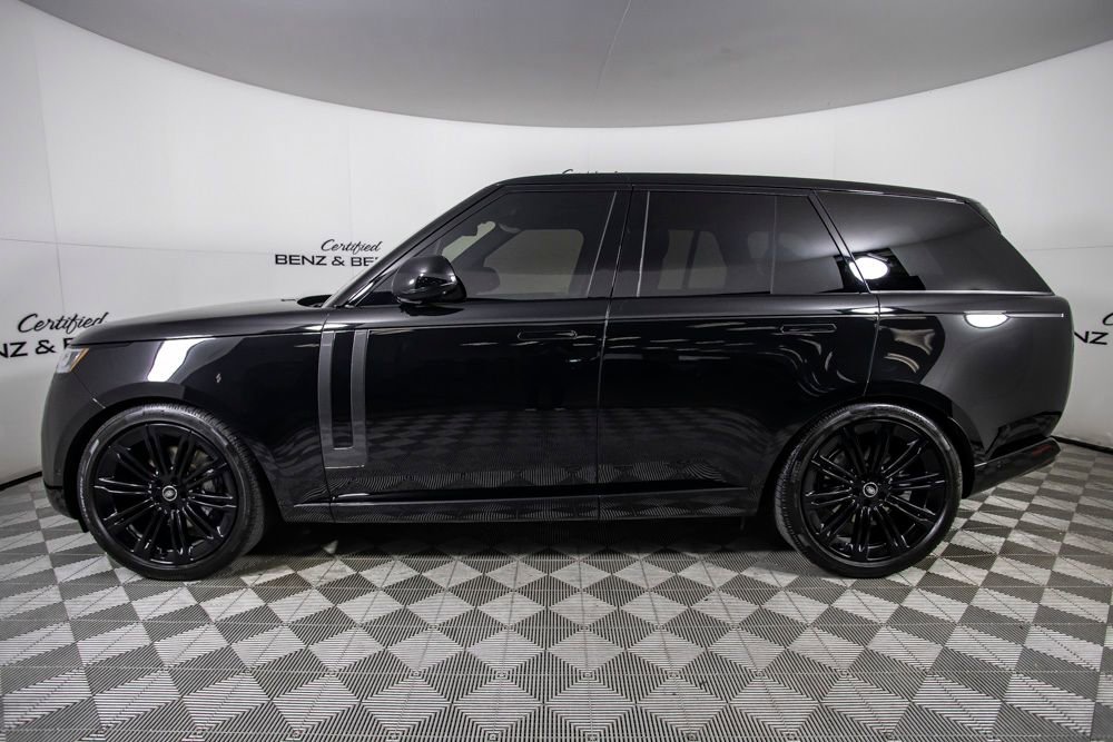 Used 2025 Land Rover Range Rover SE image 11