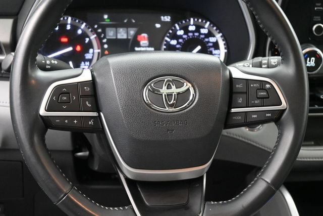 Used 2022 Toyota Highlander XLE AWD/4WD image 8