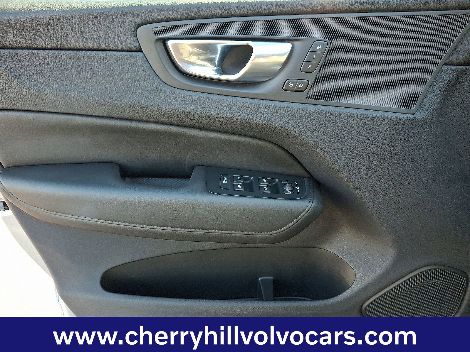 Certified 2025 Volvo XC60 B5 Plus image 13