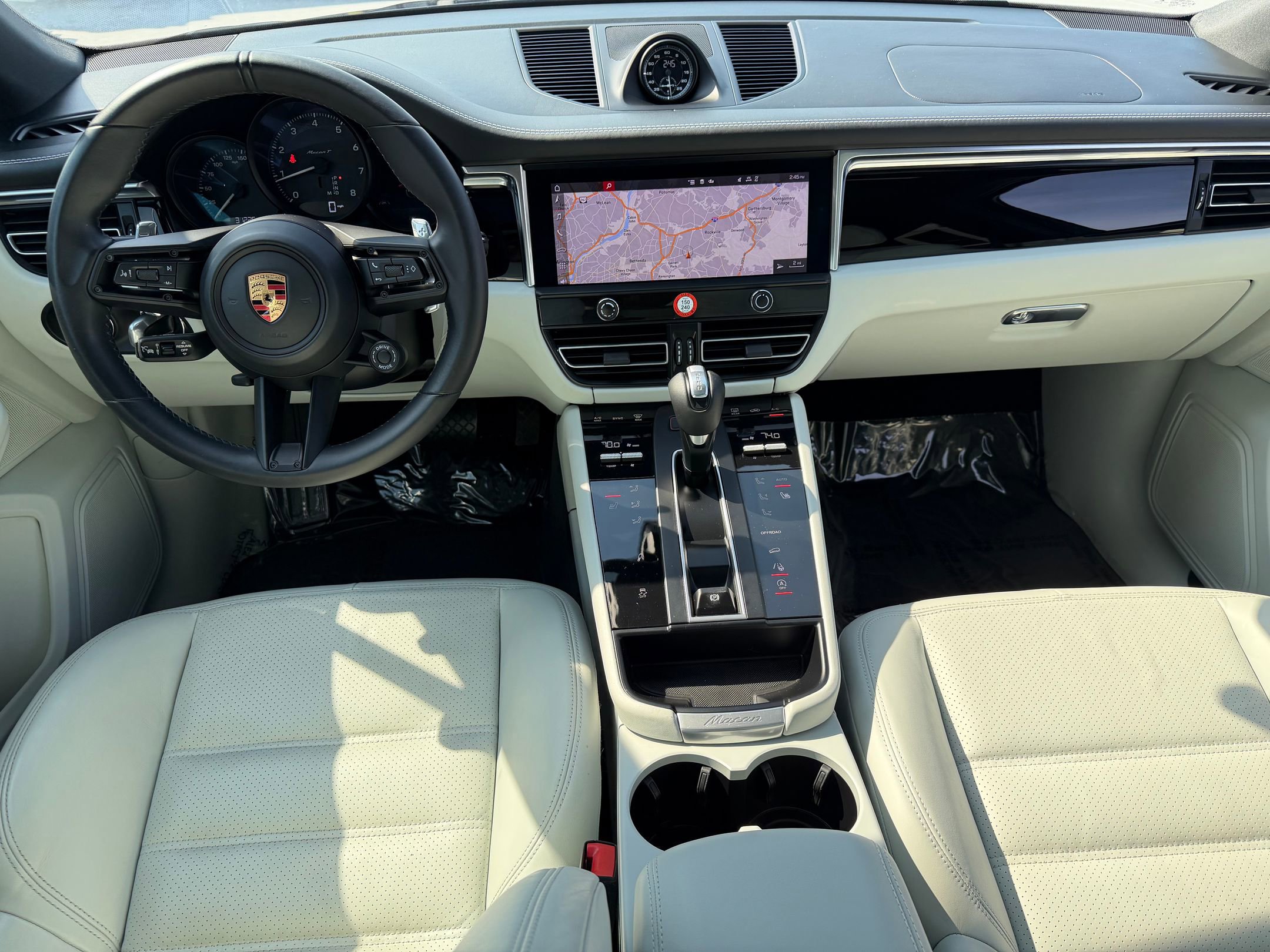 Used 2023 Porsche Macan Turbo image 21