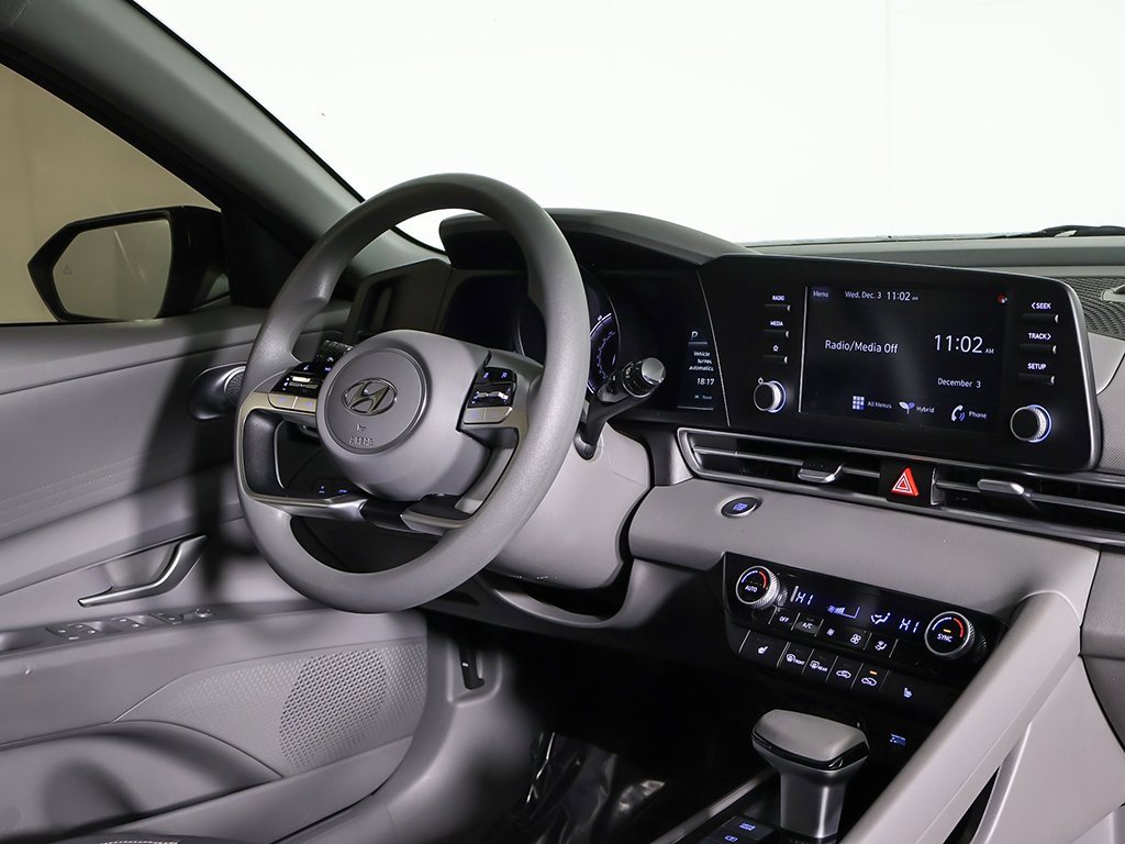 Used 2023 Hyundai Elantra Blue image 23