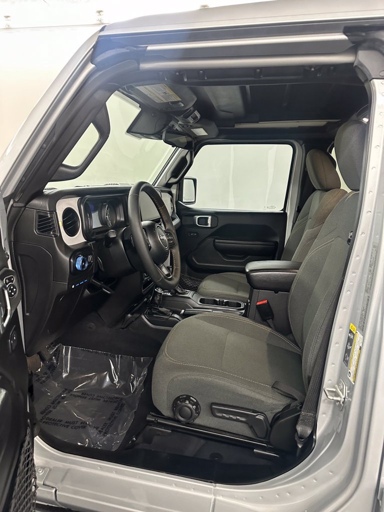 Used 2024 Jeep Wrangler Unlimited w/ Convenience Group AWD/4WD image 10