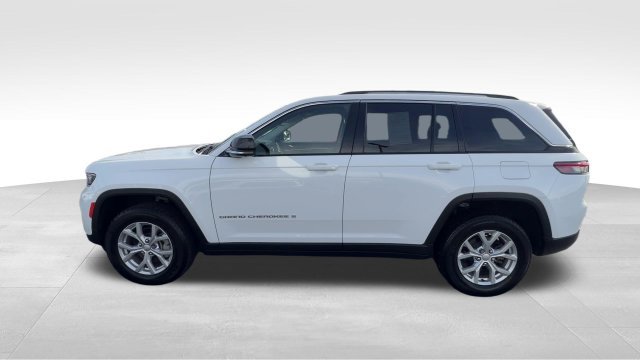 Used 2023 Jeep Grand Cherokee Limited w/ Luxury Tech Group II AWD/4WD image 3