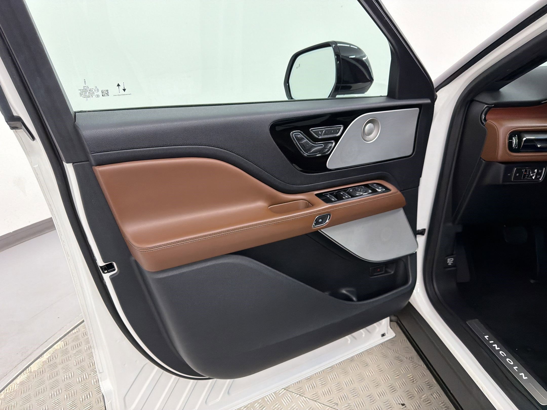 Used 2020 Lincoln Aviator Reserve w/ Equipment Group 202A AWD/4WD image 21