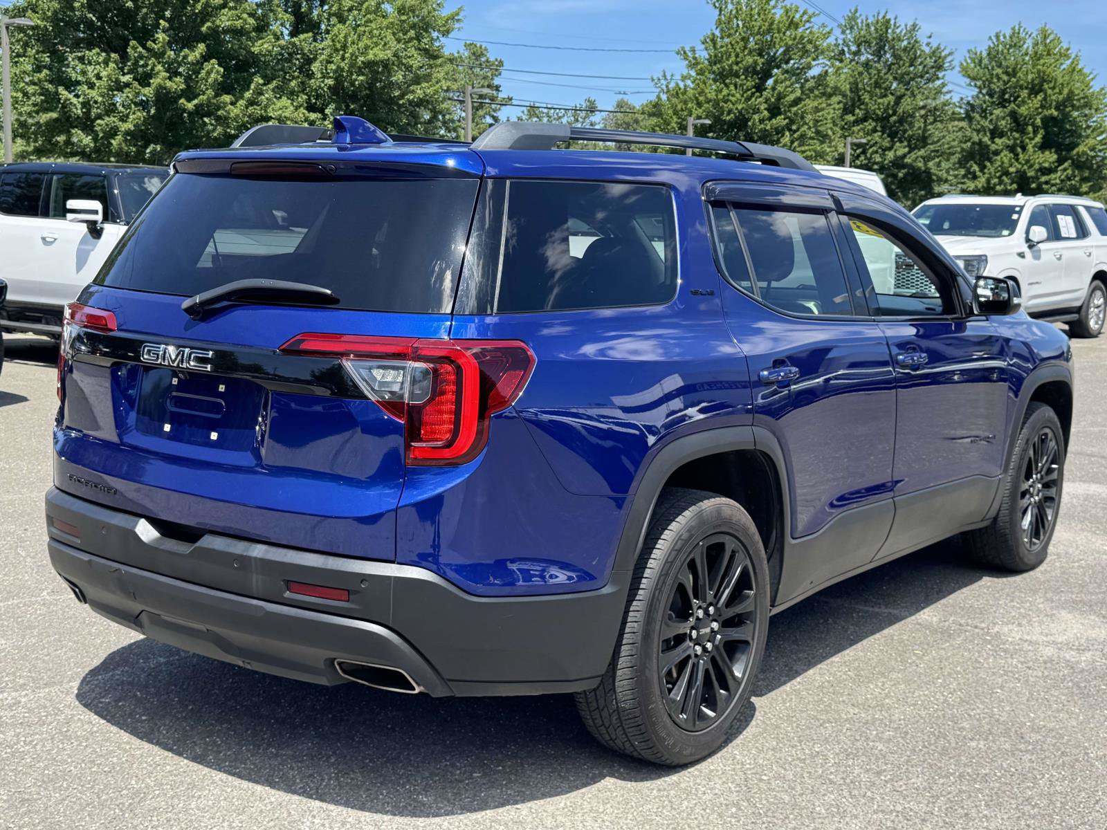 Used 2023 GMC Acadia SLE w/ Driver Convenience Package FWD image 6