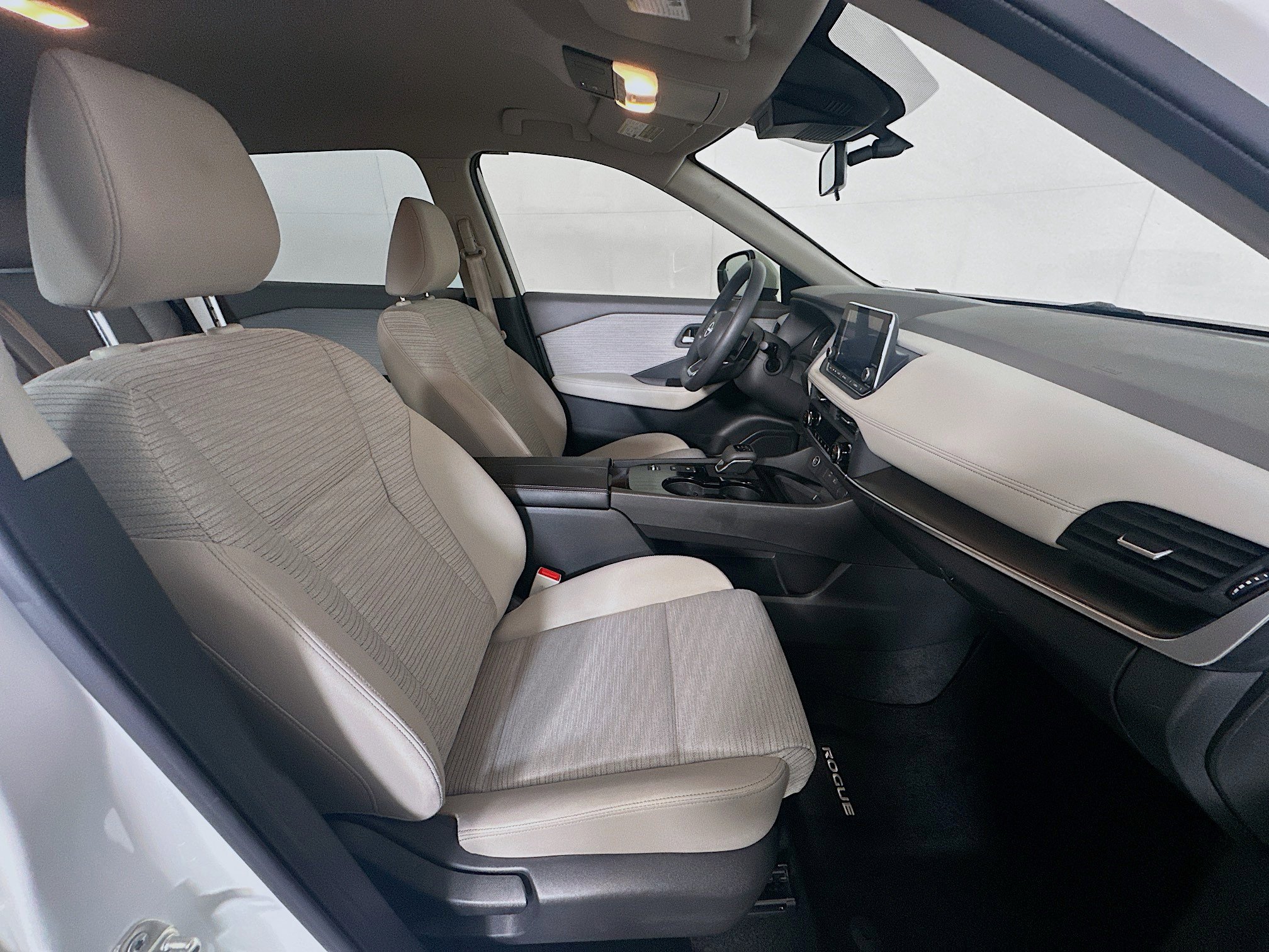 Used 2023 Nissan Rogue SV image 31