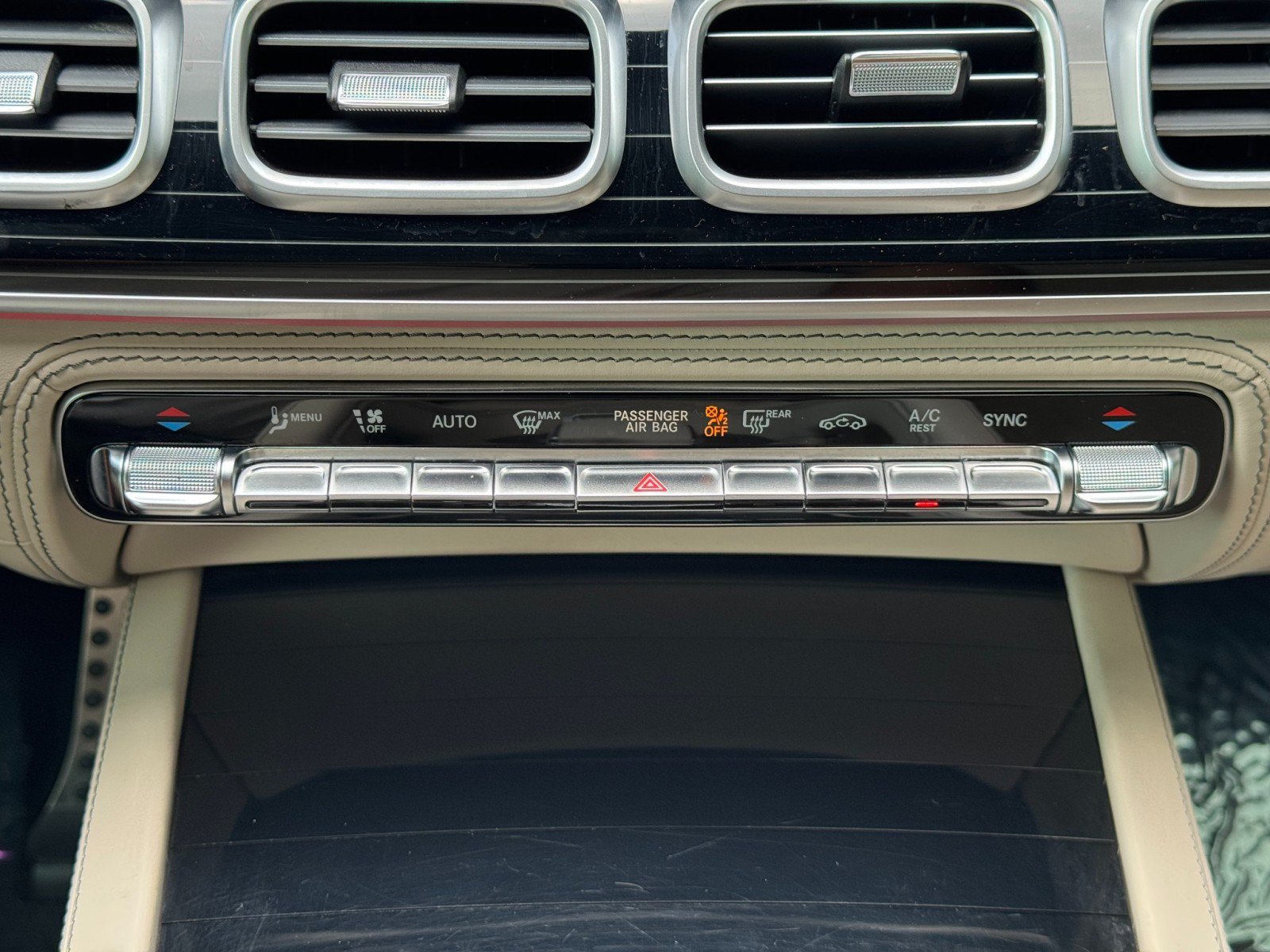 Used 2024 Mercedes-Benz GLS 63 AMG 4MATIC image 37