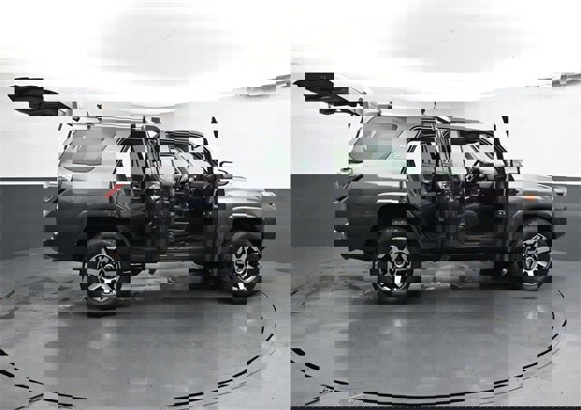 Used 2018 Toyota 4Runner TRD Off-Road image 40