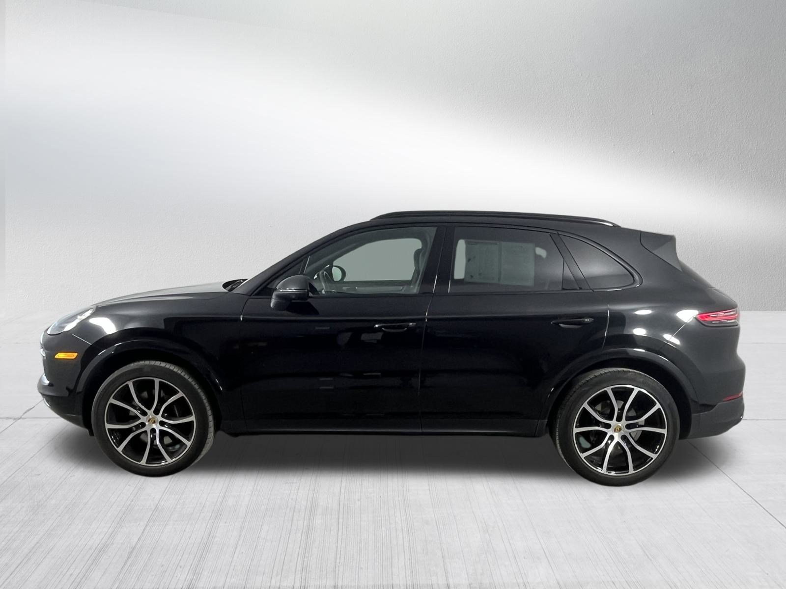 Used 2023 Porsche Cayenne Platinum Edition image 4