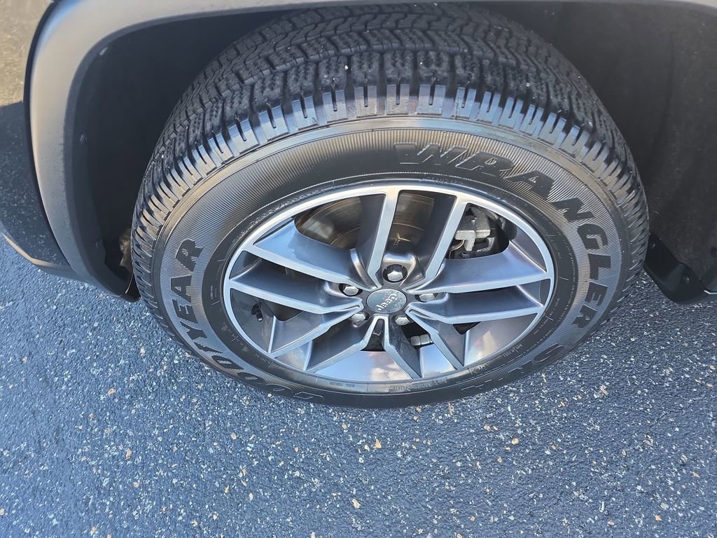 Used 2018 Jeep Grand Cherokee Laredo image 10