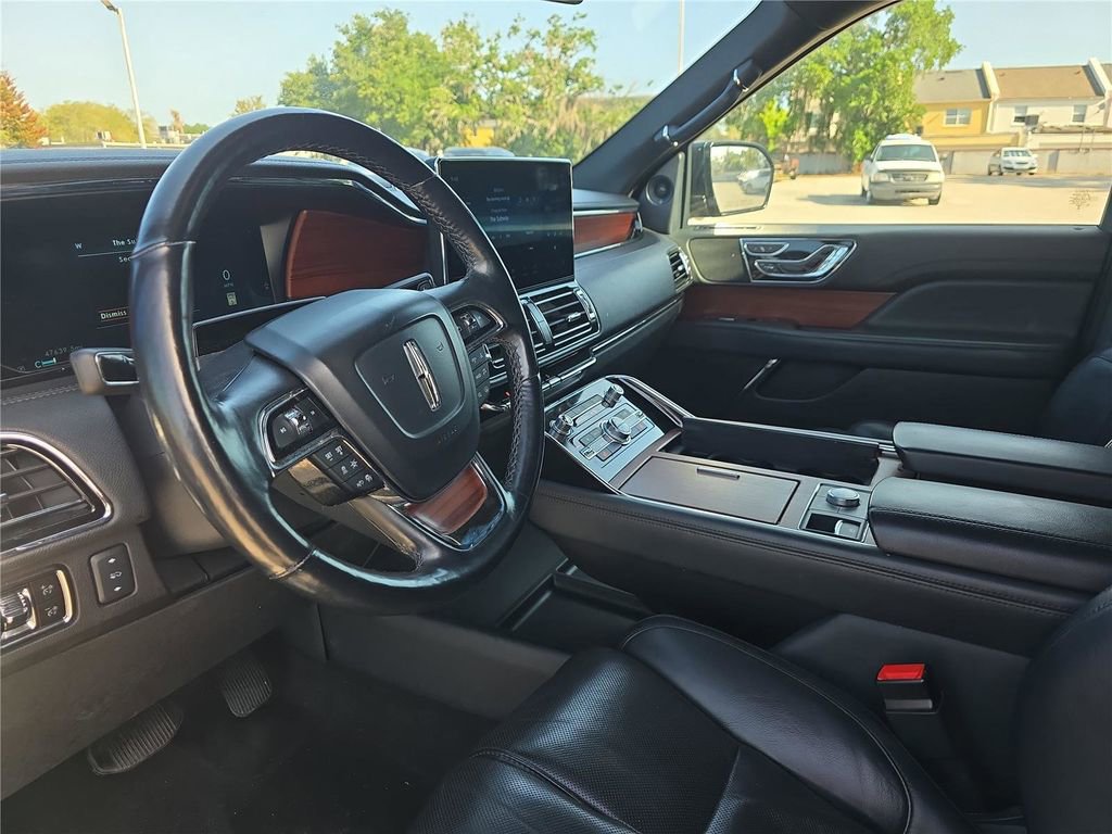 Certified 2023 Lincoln Navigator Reserve AWD/4WD image 17