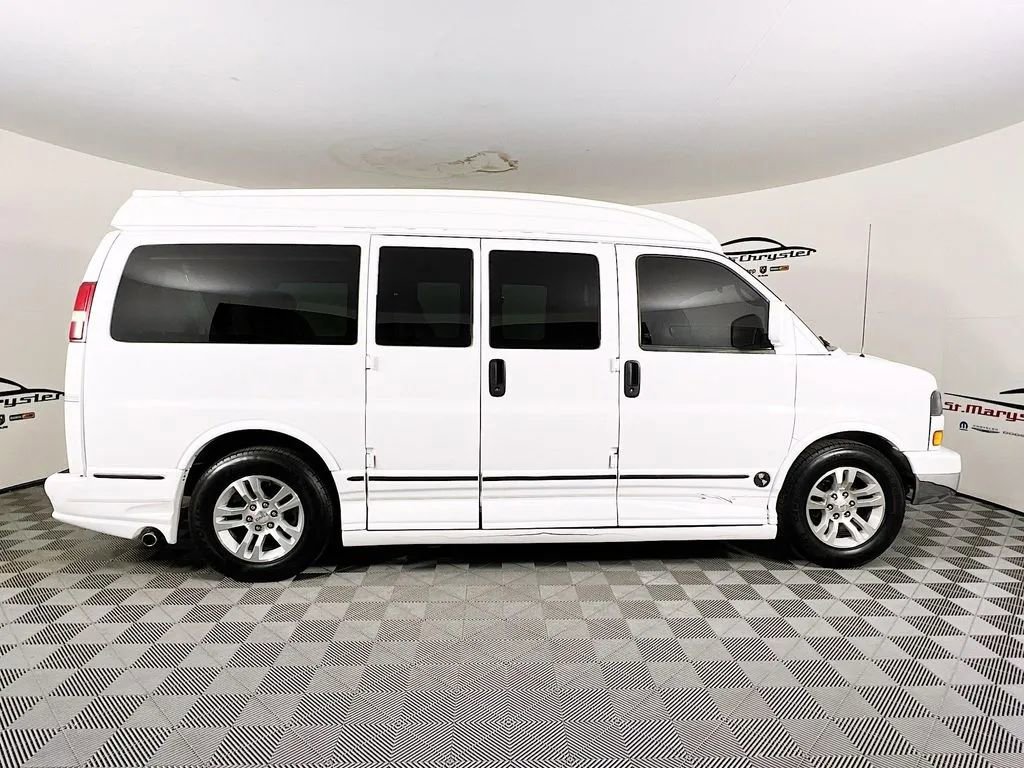 Used 2004 GMC Savana 1500 w/ Preferred Equipment Group image 9