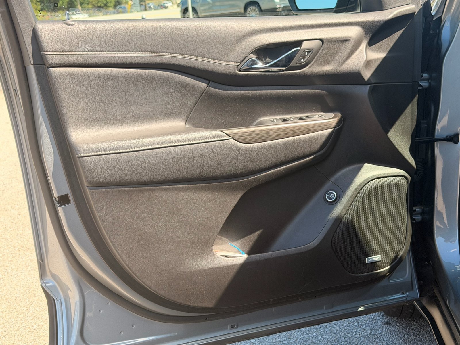 Used 2023 GMC Acadia SLT FWD image 16