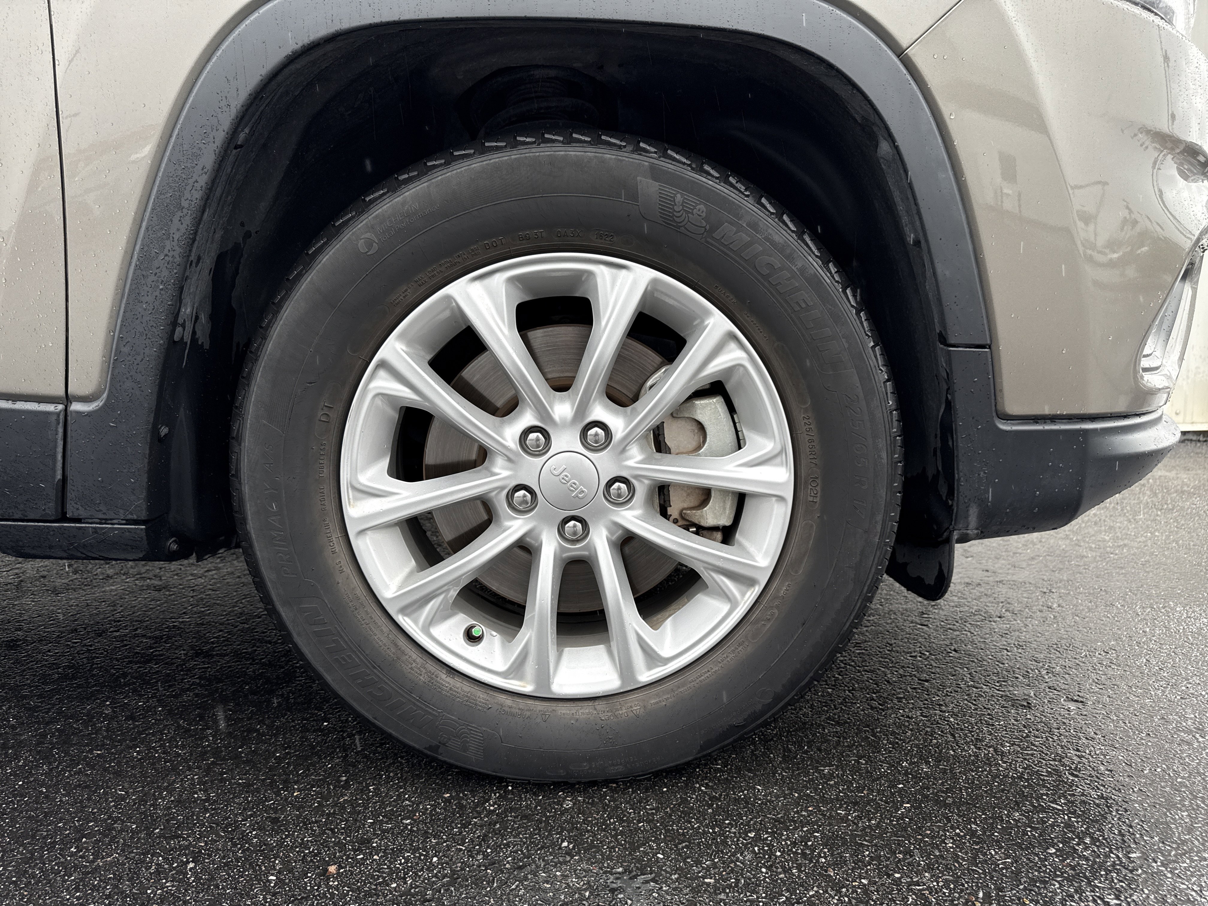 Used 2019 Jeep Cherokee Latitude w/ Popular Appearance Group image 36