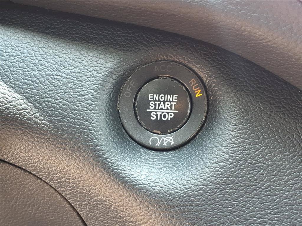 Used 2019 Jeep Cherokee Latitude Plus w/ Comfort/Convenience Group AWD/4WD image 10
