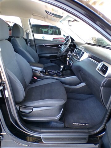 Used 2019 Kia Sorento L FWD image 28