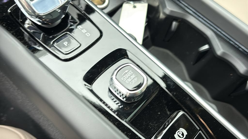 New 2026 Volvo XC60 B5 Plus AWD/4WD image 14
