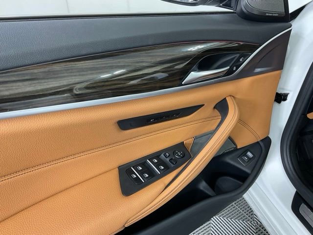 Used 2018 BMW 540i xDrive AWD/4WD image 30
