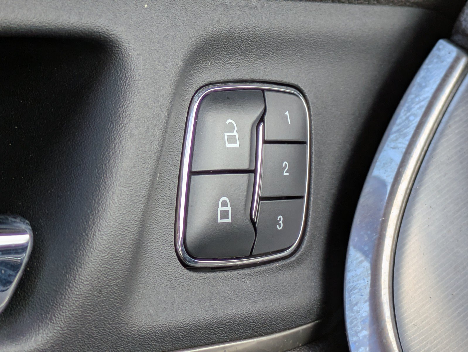 Used 2017 Lincoln MKC Premiere FWD image 19