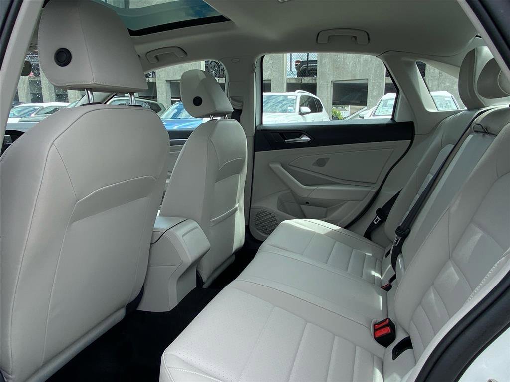 Certified 2024 Volkswagen Jetta SE w/ Panoramic Sunroof Package FWD image 22