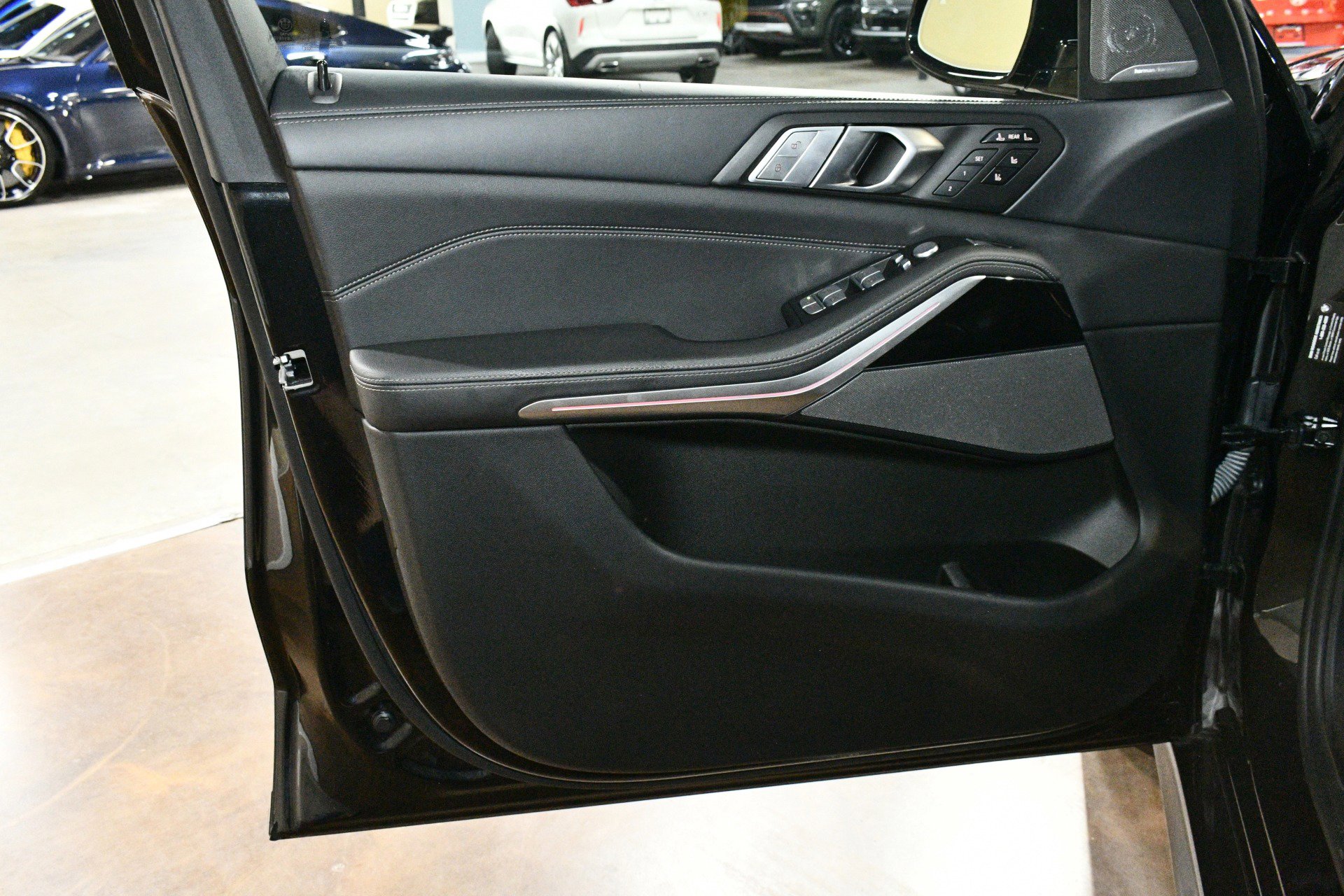 Used 2022 BMW X7 M50i w/ Luxury Seating Package image 41