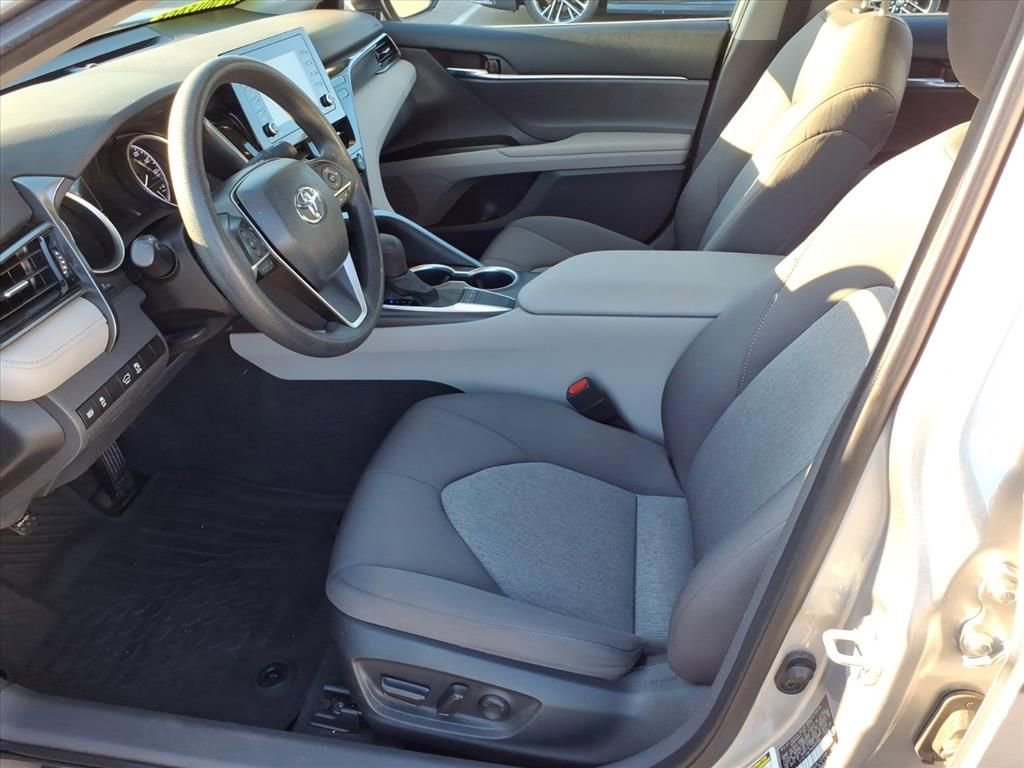 Used 2024 Toyota Camry LE image 5