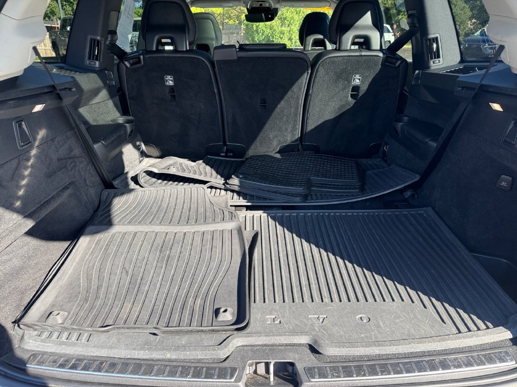 Used 2018 Volvo XC90 T6 Momentum w/ Convenience Package AWD/4WD image 16