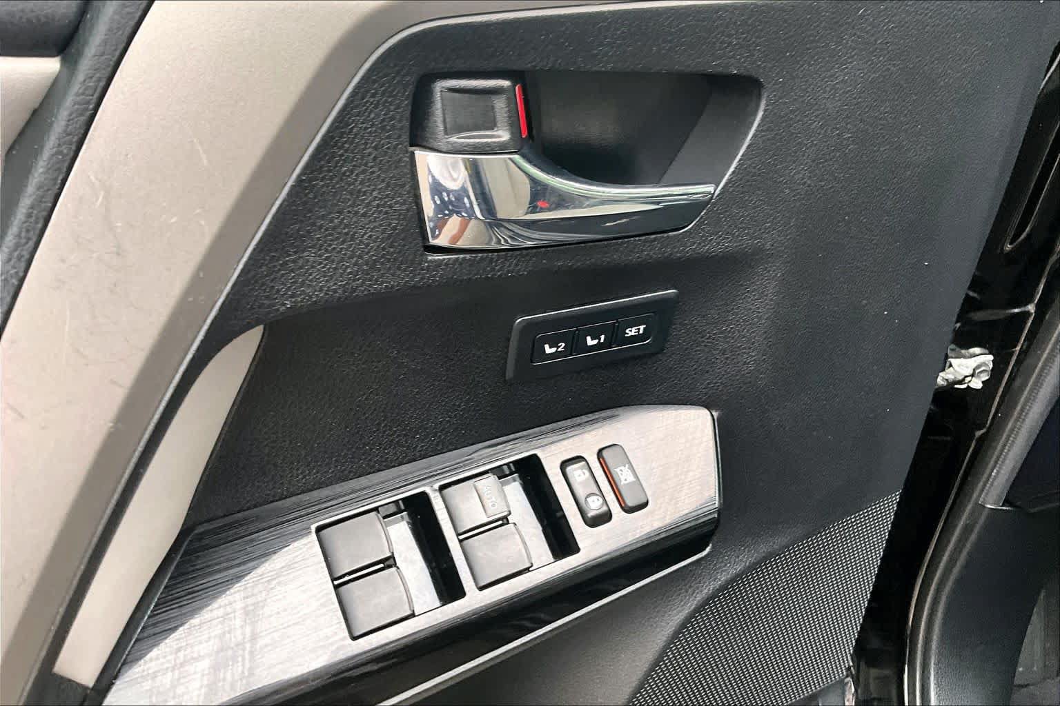 Certified 2018 Toyota RAV4 Limited w/ Advanced Technology Package AWD/4WD image 32