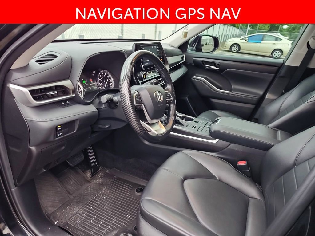 Used 2022 Toyota Highlander XLE AWD/4WD image 7