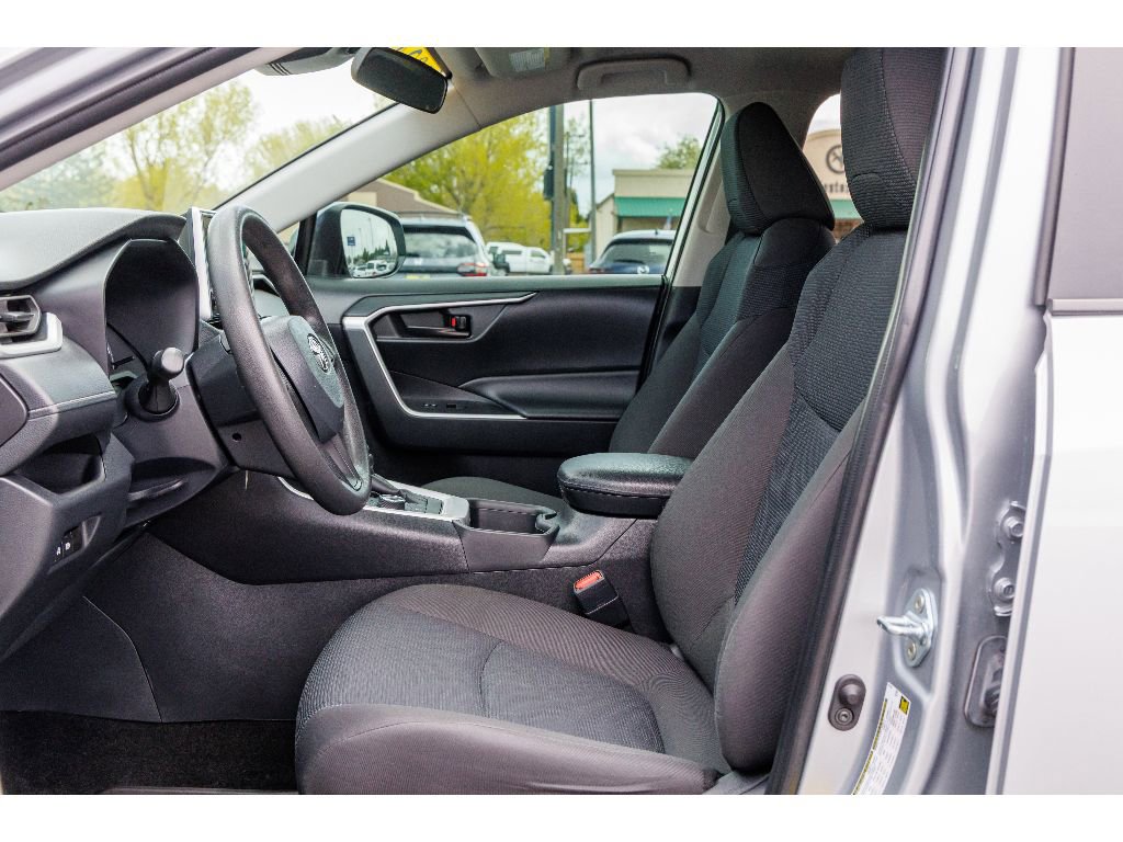 Used 2024 Toyota RAV4 LE AWD/4WD image 15