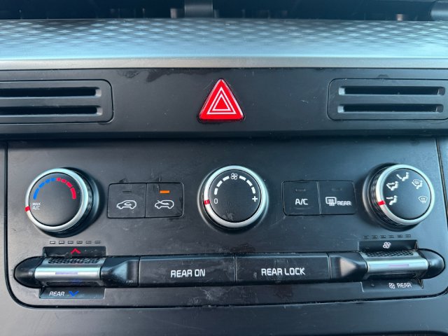 Certified 2024 Kia Carnival LX FWD image 24